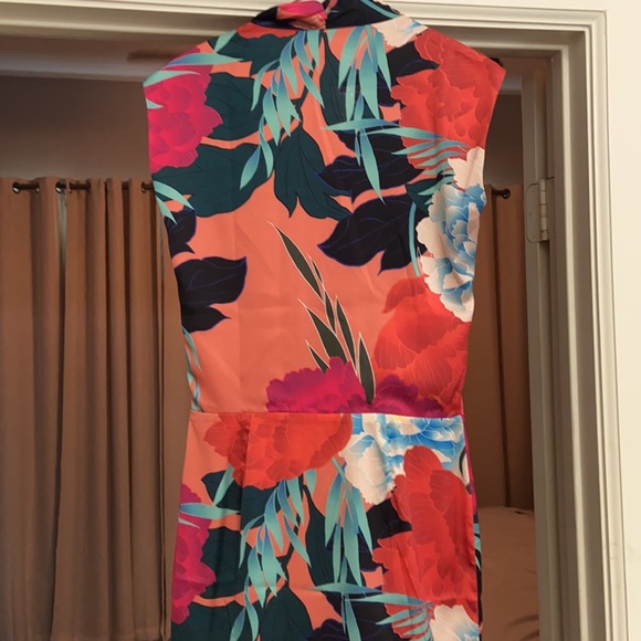 MARCIANO 100 💯 silk, extremely colorful, never worn, NWOT - Picture 5 of 6